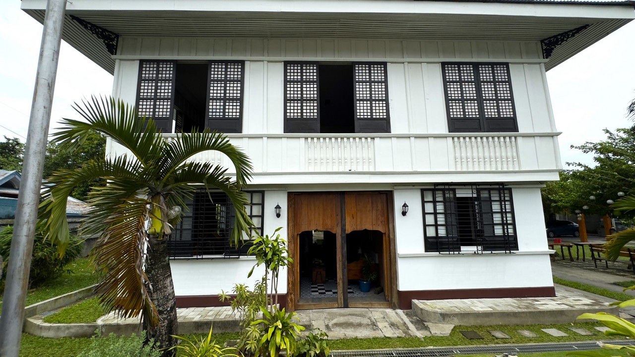 Mama's Kitchen House. Jeeves de Veyra