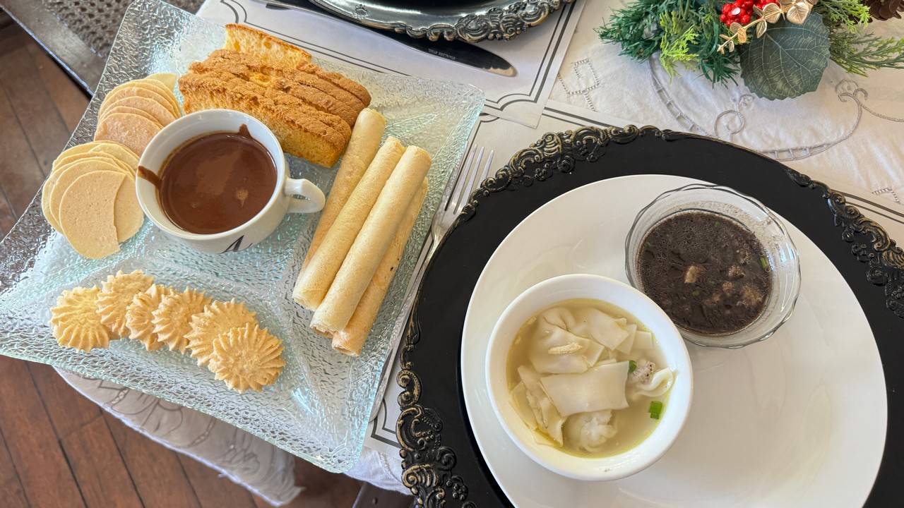 Merienda at Agatono. Jeeves de Veyra